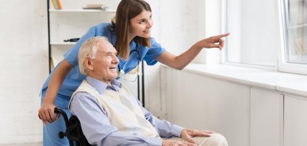 خدمة التمريض المنزلي و رعاية المسنين بالمنزل